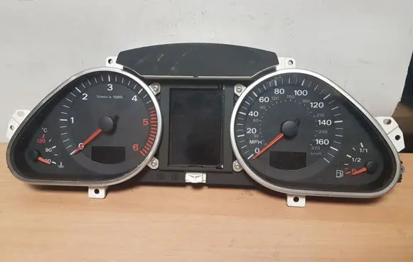Audi A6 S6 C6 4F Speedometer (instrument cluster) 4F0920950L