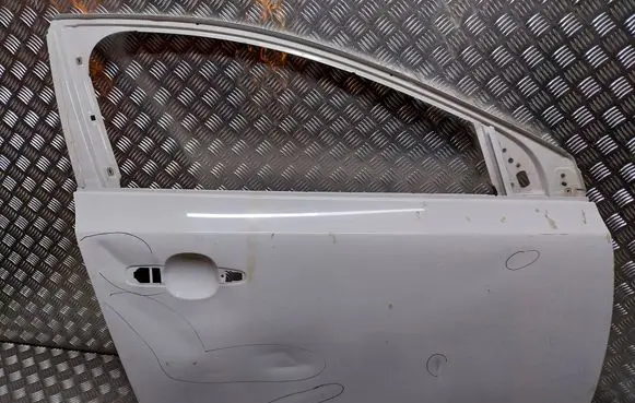 Volvo V40 Front door S26372103