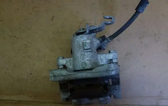 Volkswagen Jetta VII Front brake caliper 5C6H-452-T
