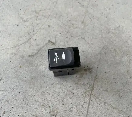 Toyota Verso USB socket connector 861900D030 5D195354