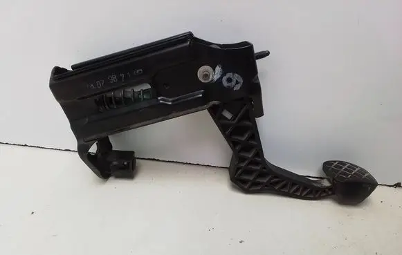 Volkswagen Golf IV Clutch pedal 1J0721174A
