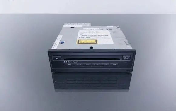Audi A8 S8 D3 4E CD/DVD changer 4E0910110E