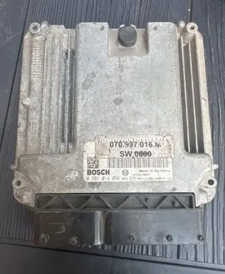 Volkswagen Touareg I Engine control unit/module 0281014050 070997016M