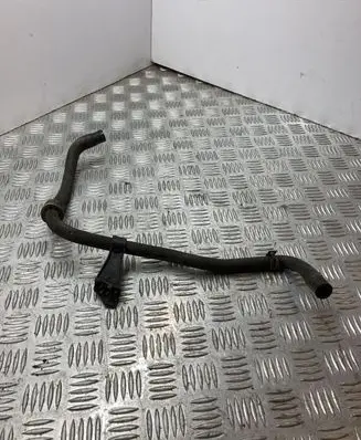 Volkswagen PASSAT B6 Engine coolant pipe/hose