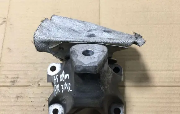 Audi A5 8T 8F Engine mounting bracket 8K0199307AQ