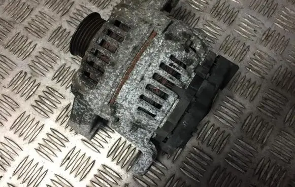 Opel Zafira B Generator/alternator 0124425025 55556071