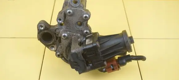 Opel Corsa E EGR thermostat 55249869 B13DTR