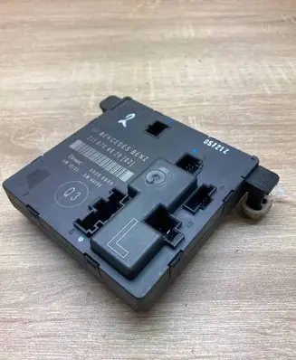Mercedes-Benz E W211 Door control unit/module 2118704026 00006805Used