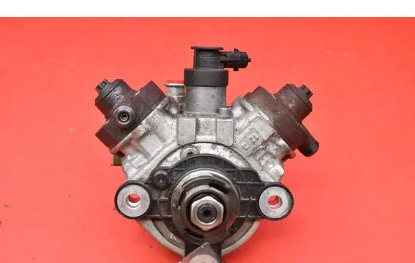 Volvo V40 Fuel injection high pressure pump 31372081