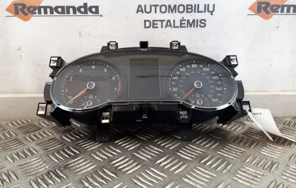 Volkswagen Tiguan Speedometer (instrument cluster) 5NA920950D