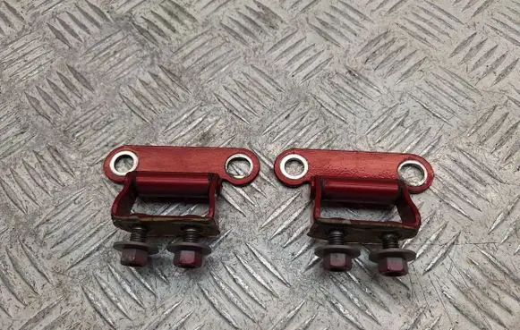 Tailgate/trunk/boot hinge