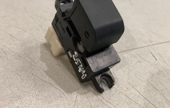 Subaru Legacy Electric window control switch