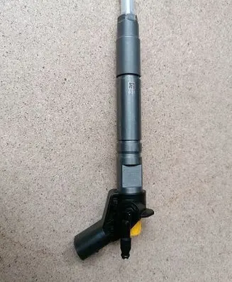 Mercedes-Benz Vito Viano W639 Fuel injector 0986435356T