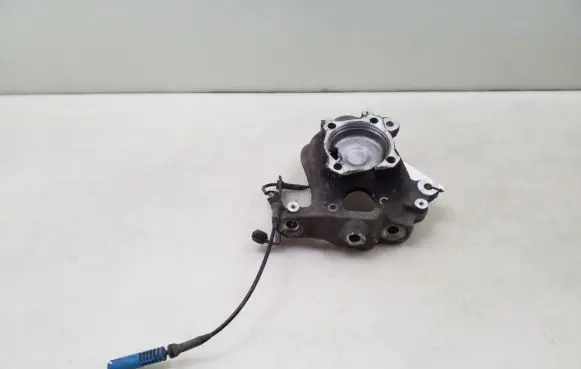 BMW 5 E60 E61 Front wheel hub spindle knuckle 6760953