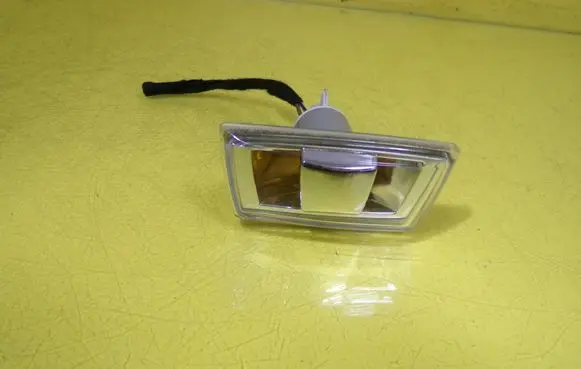 Opel Astra H Front fender indicator light 13252455