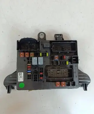 Opel Insignia A Fuse module 13277319