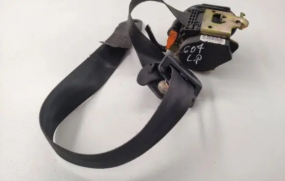 Peugeot 607 Front seatbelt