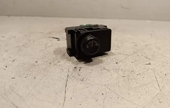 Nissan Qashqai Wing mirror switch