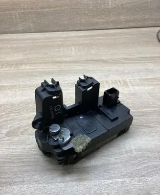 Opel Vectra C Rear door lock 13210760