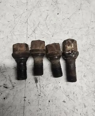 Peugeot 107 Nuts/bolts 