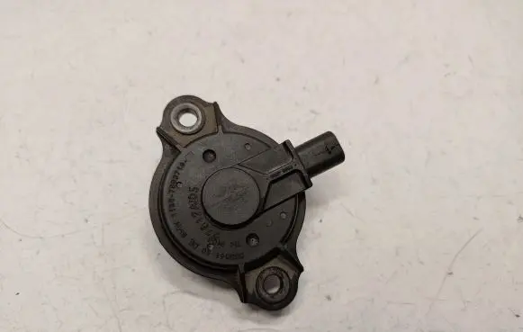 BMW 3 F30 F35 F31 Camshaft vanos timing valve 7593719 11367593719