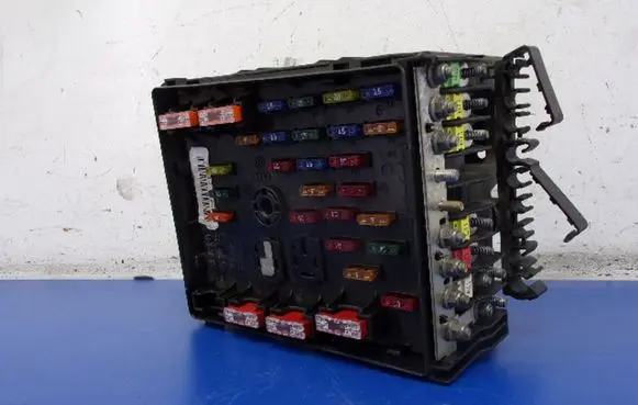 Volkswagen PASSAT B6 Fuse box set 3C0937125