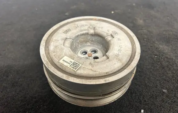 BMW 1 F20 F21 Crankshaft pulley 8650996