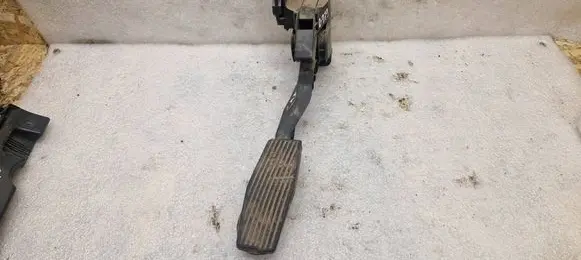 Opel Zafira A Accelerator throttle pedal 90581208 0281002298