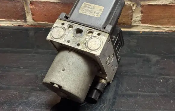 Mercedes-Benz Sprinter W901 W902 W903 W904 ABS Pump A0004469289 ZGS003
