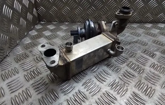 BMW 1 E81 E87 EGR valve cooler 7801942 70068408