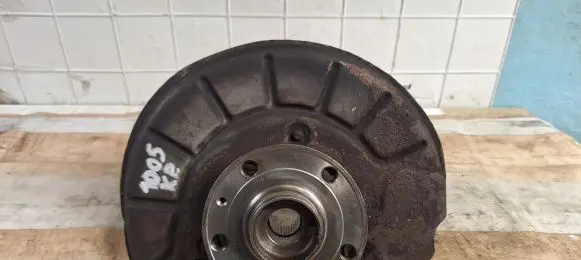 Volkswagen Touran I Front wheel hub