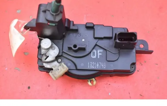 Opel Astra J Front door lock 13210748