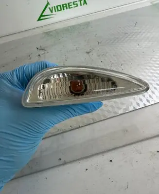 Front fender indicator light