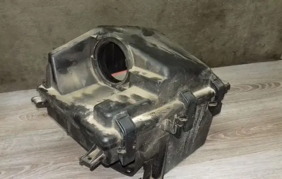 Volvo V70 Air filter box 6163383 8626061 13585