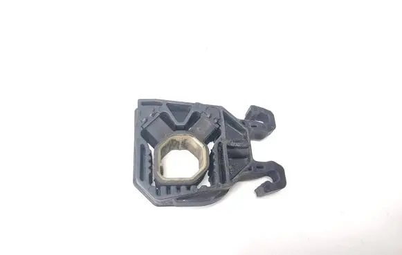 Audi A3 S3 8V Radiator mount bracket 5Q0121367