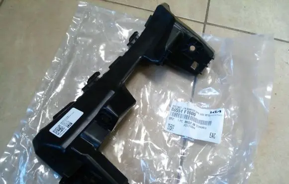 KIA Sportage Front bumper mounting bracket 86551F1000 NE69696
