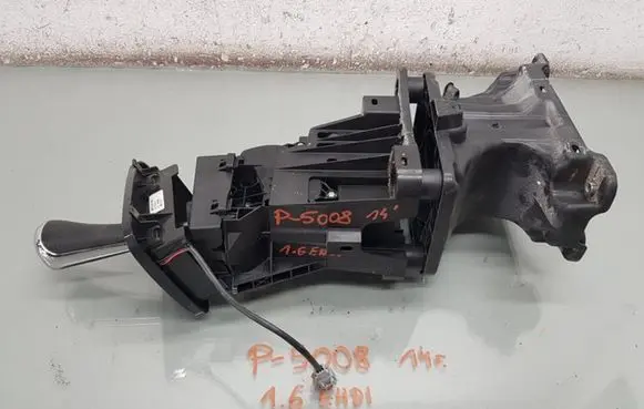 Peugeot 5008 Gear selector/shifter in gearbox 9687024580
