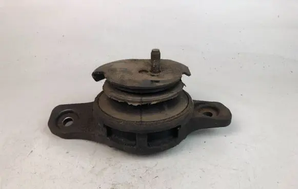 Subaru Outback Engine mount bracket