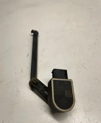 Headlight/headlamp level sensor