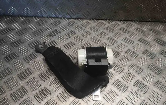 BMW 5 E60 E61 Middle seatbelt (rear) 33027187