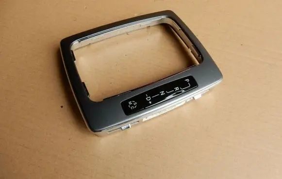 Mercedes-Benz C AMG W204 Gear shifter surround trim plastic A2042670788Q8 MERCEDESBENZ 40587