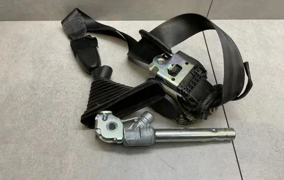 Nissan Qashqai+2 Front seatbelt