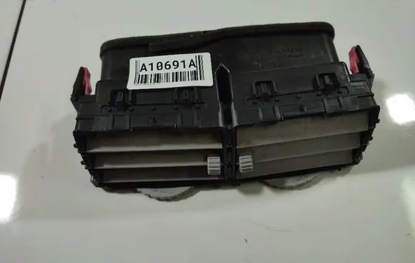 Toyota Yaris Dash center air vent grill 5556372010