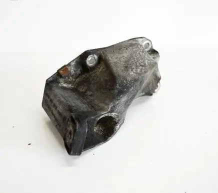 Volkswagen PASSAT B5 Engine mounting bracket 8D0199307P