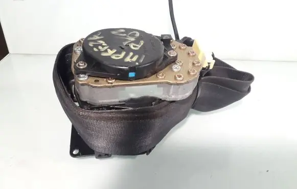 Subaru Impreza II Front seatbelt