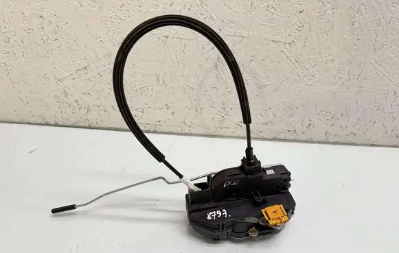 Opel Insignia A Front door lock