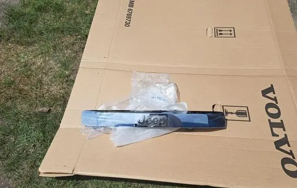 Jeep Cherokee IV KK Trunk door license plate light bar 57010158AE