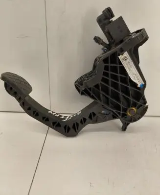 Volkswagen Golf V Clutch master cylinder 1K0721388R 3V1218MX