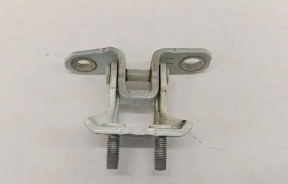 Mitsubishi L200 Rear door upper hinge 