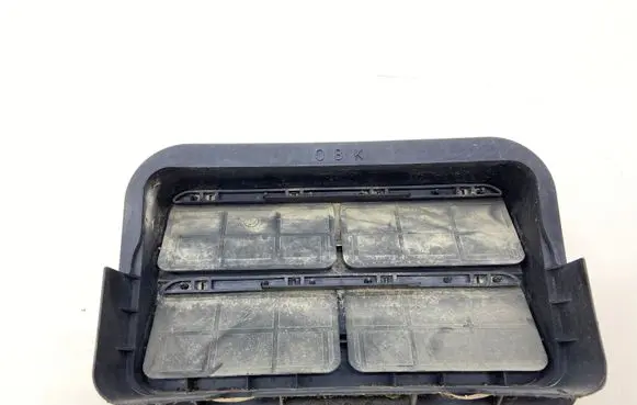 Subaru Outback Quarter panel pressure vent 72651AG030 72653AG010